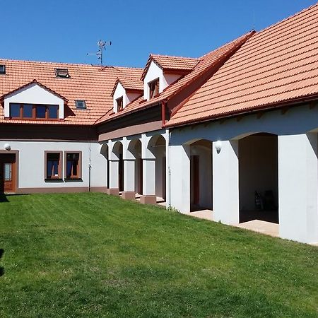 Penzion Dolní Dunajovice エクステリア 写真