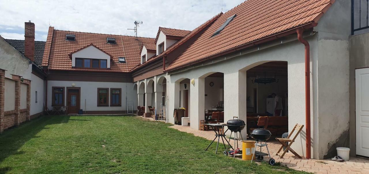 Penzion Dolní Dunajovice エクステリア 写真